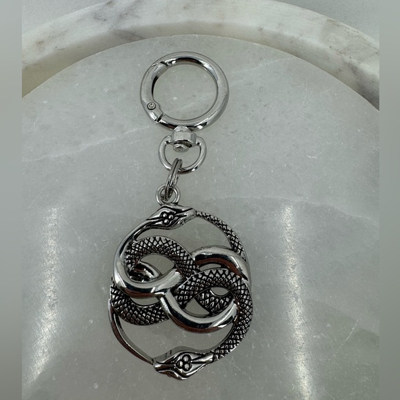 2/$15 Neverending Story Auryn Medallion Keychain - Picture 3 of 7
